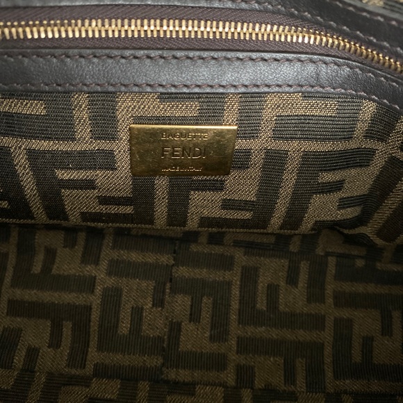 🛑SOLD🛑Fendi Baguette - Picture 6 of 7